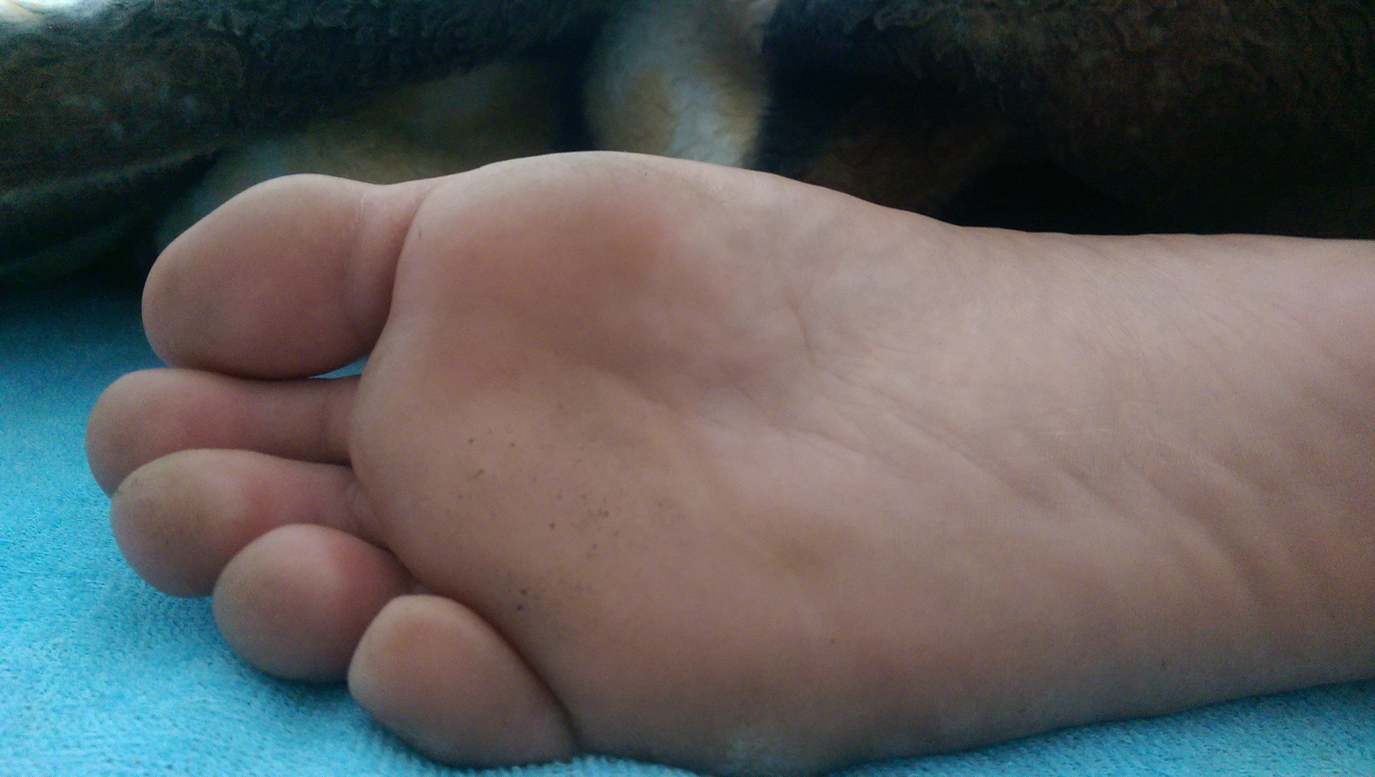 Smell sleepy feet