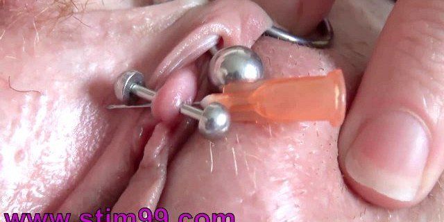 Clitoris piercing