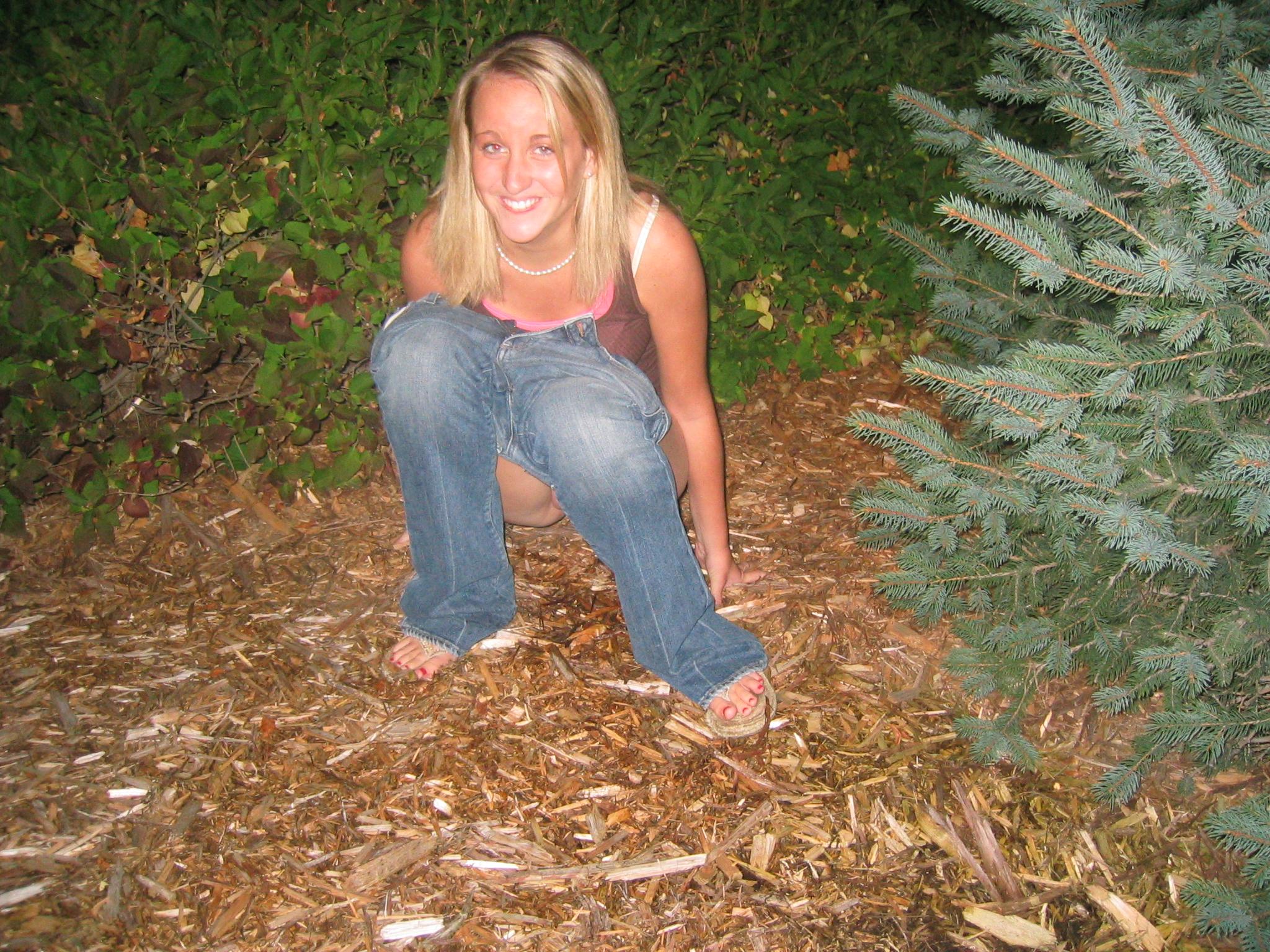 Sexy teen piss outside